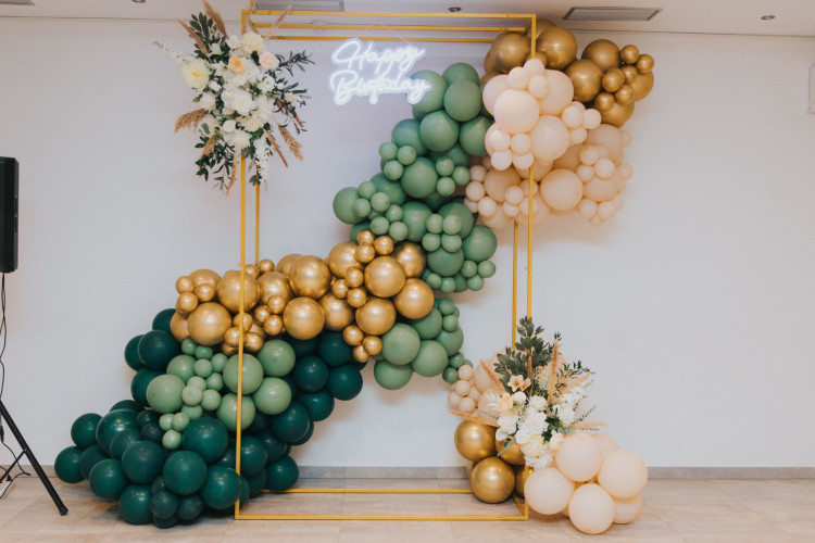 Balloon Arches, Backdrops, & Decor